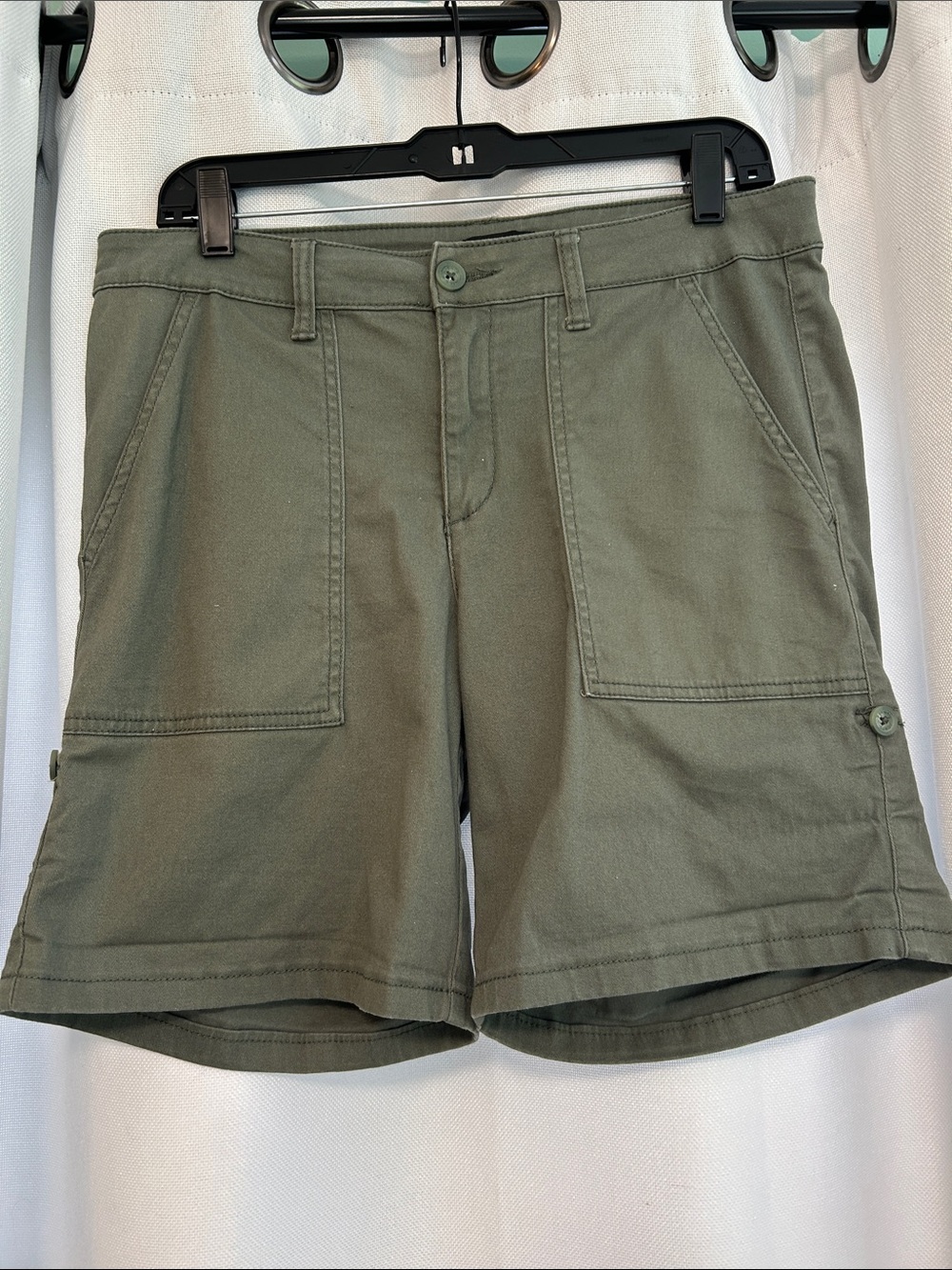 Jones New York Olive Cargo Shorts with Patch Pockets